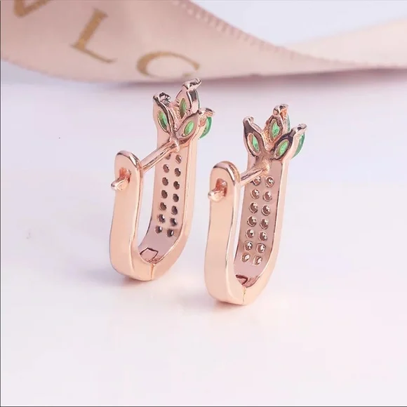 New Women’s Rose Gold Plated Flower CZ Earrings - Picture 3 of 3